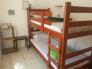 Хостелы Freedom Hostel Budva Будва Небольшой двухместный номер с 2 отдельными кроватями-4