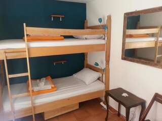 Хостелы Freedom Hostel Budva Будва Небольшой двухместный номер с 2 отдельными кроватями-10